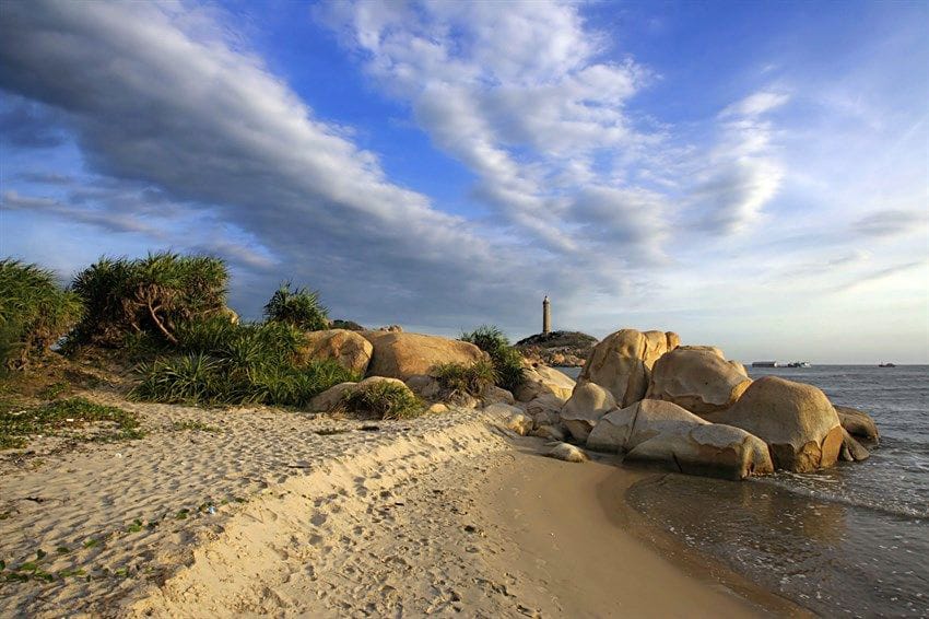 Vietnam Travel Blog, Four Secret Rock Coasts That Still Belong to the Sea