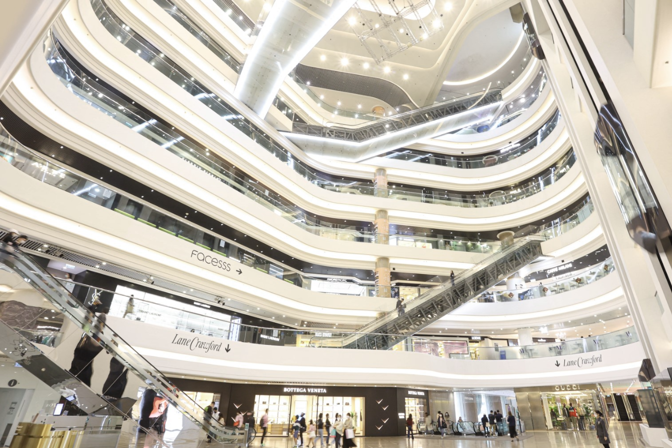 Luxury shopping tour Asia, chasing discounts across iconic cities