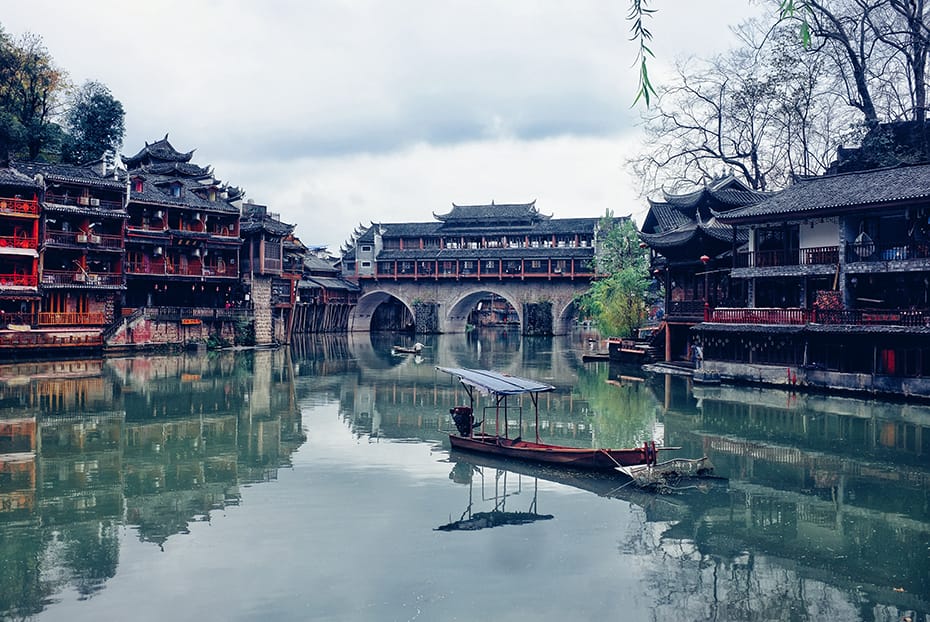 Fenghuang Ancient Town China – Walking Through a 1,300-Year-Old Riverside Settlement