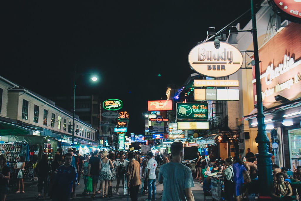 A Planner’s Guide to Khao San Road – Street Food, Night Bars, and Backpacker Culture
