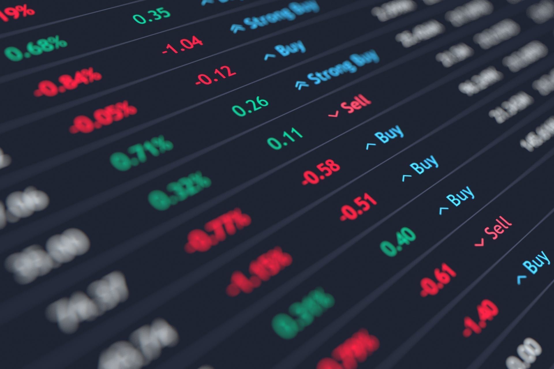 DeepSeek vs Claude. What AI Trading Portfolios Reveal About Investment Performance
